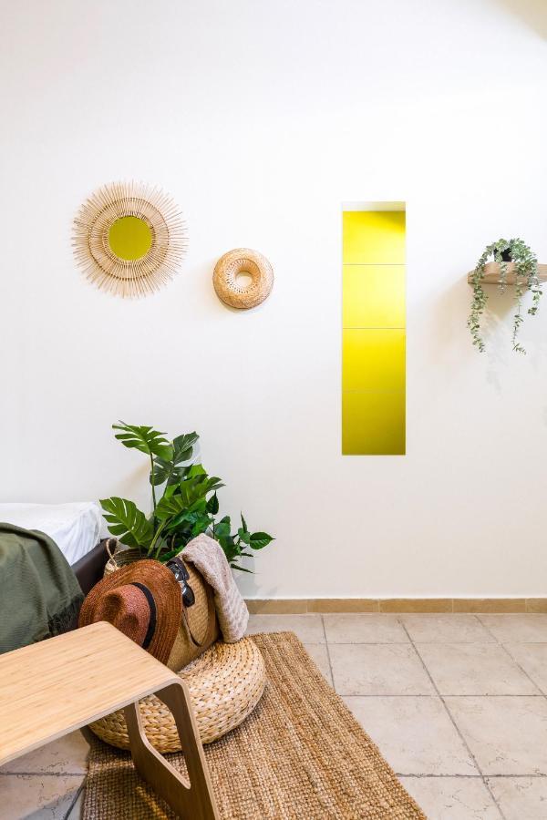 Apartment Erato “wrapped In Myrtle And Roses” *