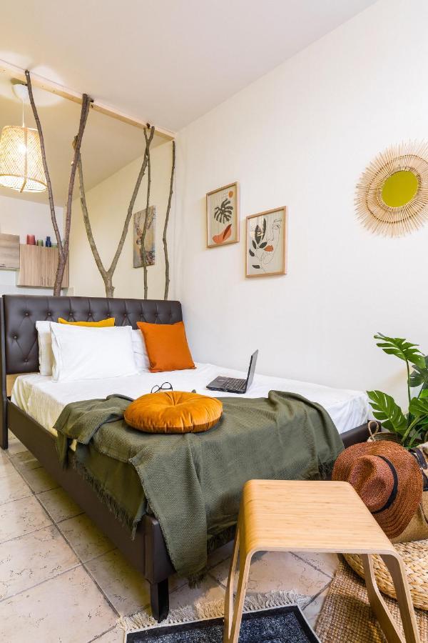Apartment Erato “wrapped In Myrtle And Roses” *